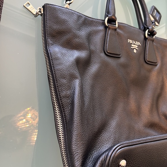 Woman’s Prada bag black large leather zipper - Picture 5 of 16